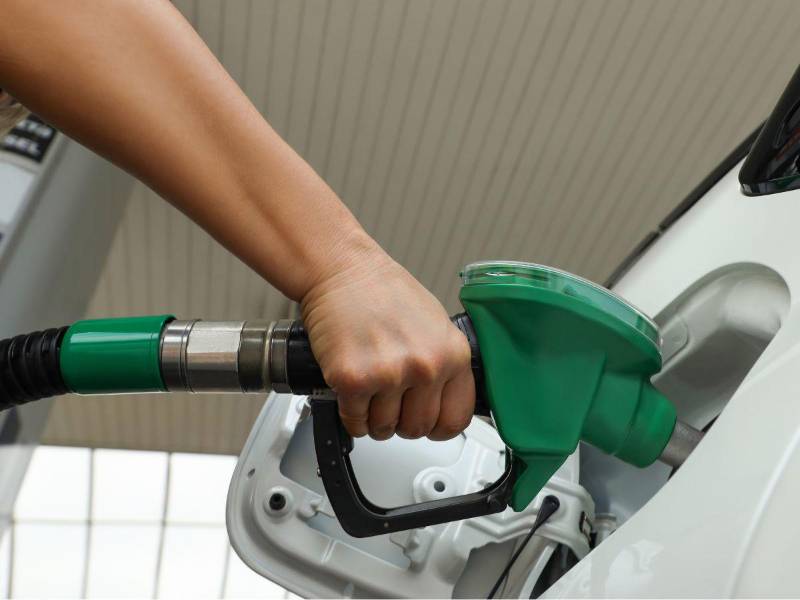 Actualmente, las gasolinas de 93 y 97 octanos se encuentran en un precio promedio de 1,56 dólares.
