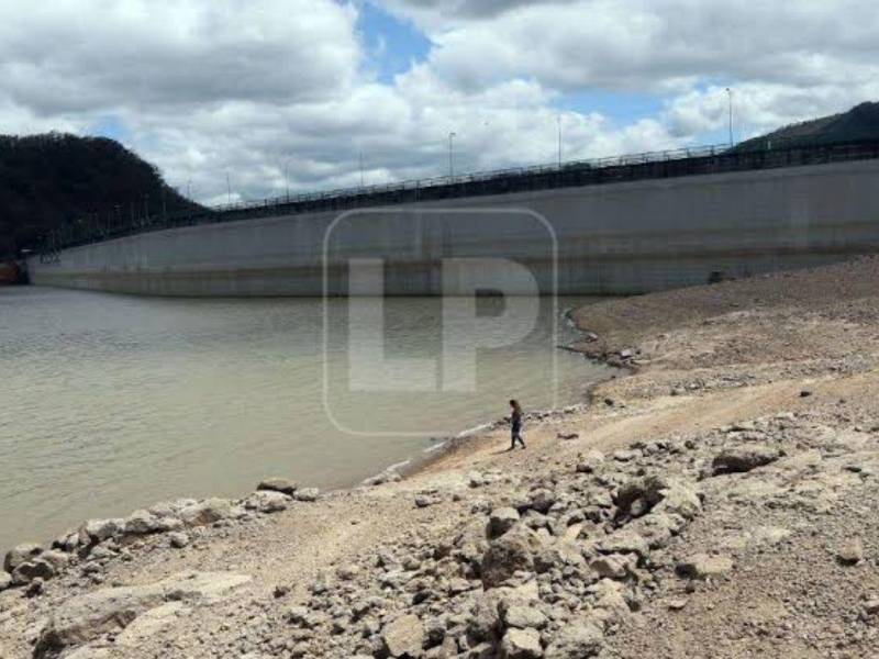 Los niveles de agua de las principales represas que abastecen a Tegucigalpa se encuentran alrededor del 24%, según informó el alcalde Juan Diego Zelaya.
