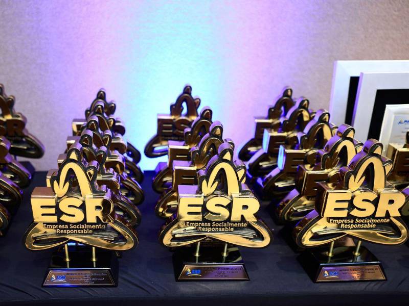 Las empresas que han sido galardonads pertenecen a los sectores de: industria alimenticia, agroindustria azucarera, banca y seguros, manufactura, transporte y logística, cementeras, entre otros.