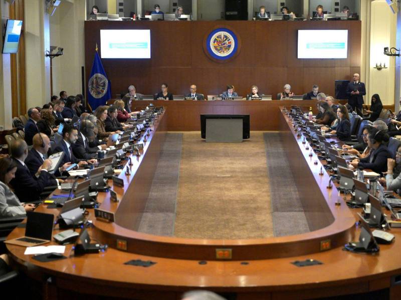 Representantes permanentes de los países miembros de la Organización de los Estados Americanos (OEA).