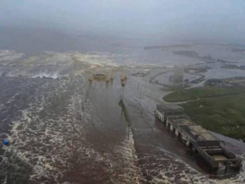 Olas de tsunami dañaron la infraestructura del puerto de Sévero-Kurilsk, en Rusia.