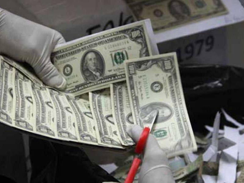 Según pesquisas de la policía, los billetes falsos venian con destino a América Latina y Estados Unidos