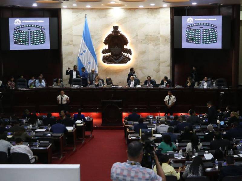 Al 20 de octubre de 2025 se estima que los diputados llevan <b>más de 50 días</b> sin trabajar en sesiones plenarias del Congreso Nacional.