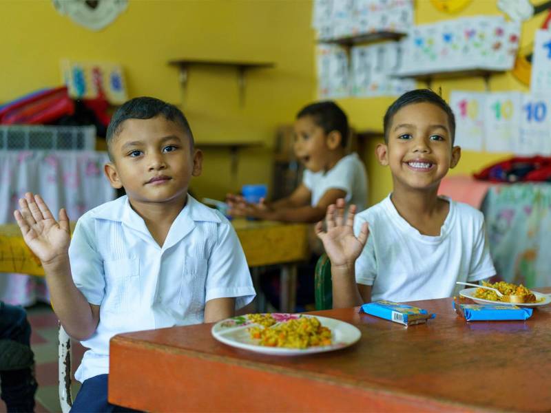 Fundación Ficohsa y el Programa Mundial de Alimentos apoyan la educación escolar