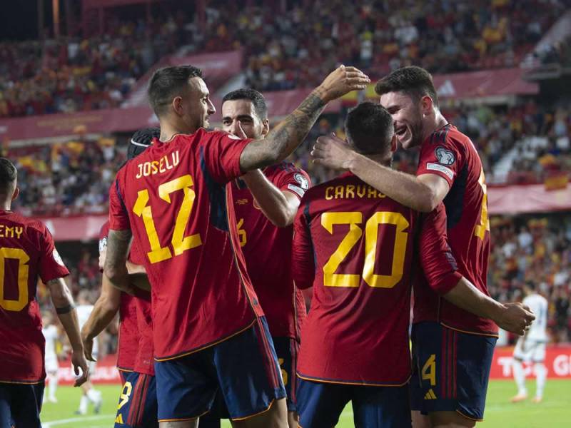 Jugadores de la Selección de España celebrando un gol de Joselu ante Chipre.