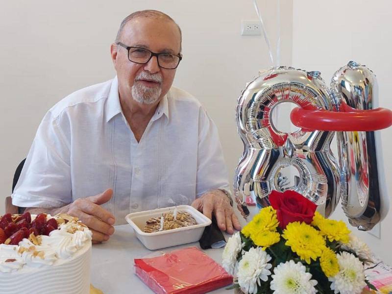 El destacado ex alcalde nació el 9 de marzo de 1941 en Tegucigalpa, hijo de Jeronimo Larios y Fidelina Silva. Se graduó de Ingeniero Civil en el Instituto Tecnológico y de Estudios Superiores de Monterrey México. Hoy falleció a sus 82 años.