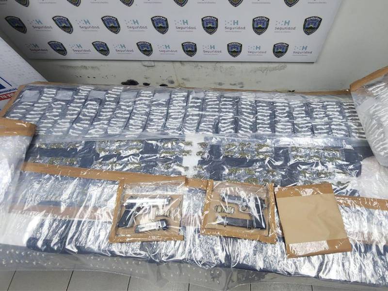 A los capturados se les decomisó droga valorada en alrededor de 300,000 lempiras, indicó la Policía.