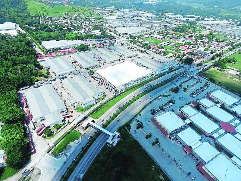 Vista aérea de parques industriales en Choloma, Cortés, donde se aglutina la mayor cantidad de empresas de manufactura de Honduras.