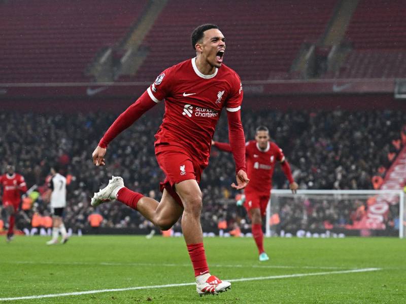 Premier: Liverpool logra agónica remontada en partidazo de siete goles
