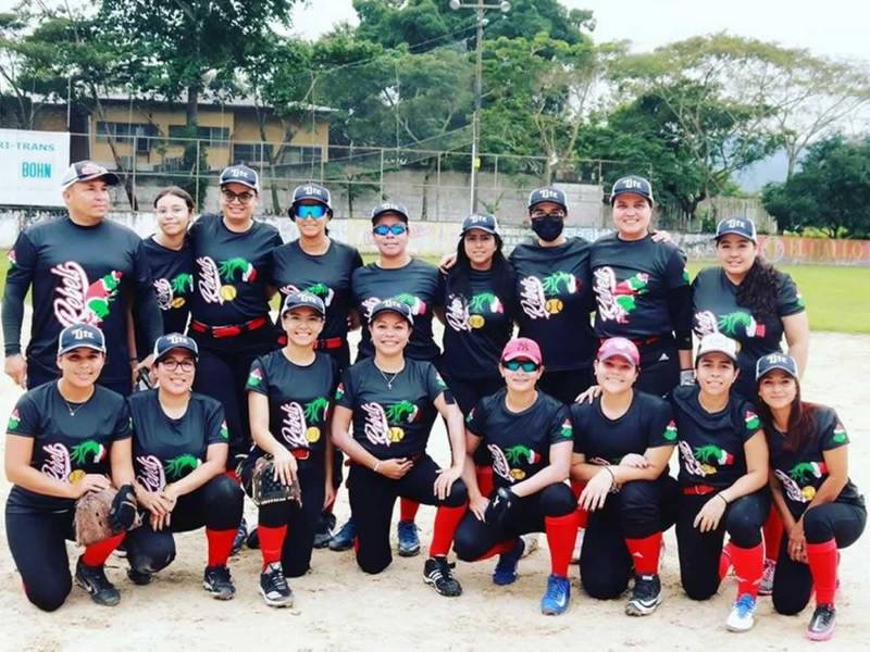 El equipo Rebels que participará del torneo de sóftbol Slowpitch en San Pedro Sula.