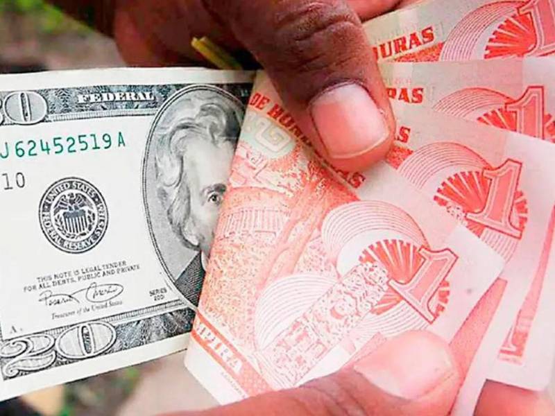 Los hondureños terminan el año pagando más de 80 centavos lempira por cada dolar que adquieren. Al 22 de diciembre, el tipo de cambio era de L26.5028 por $1.00.