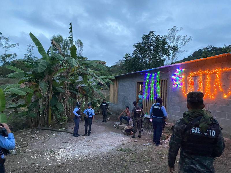 Agentes de distintas direcciones policiales ejecutan allanamientos en Copán, donde se redujeron los índices de violencia durante el año 2023.