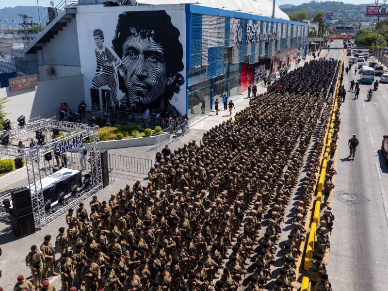 3,000 efectivos de la Policía y Fuerzas Armadas integran los dispositivos de seguridad en el Estadio El Mágico, previo al concierto de Shakira.