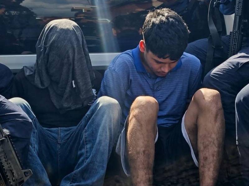 Momentos de la captura de los dos presuntos miembros de la pandilla 18.