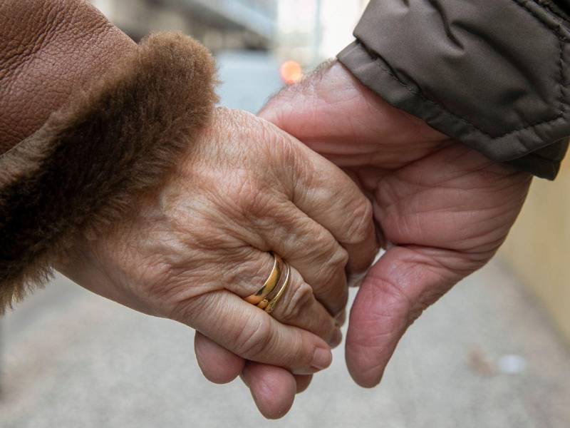 Aunque el 14 de febrero quedó establecido como festividad religiosa, su vínculo directo con el amor romántico se consolidó siglos después.