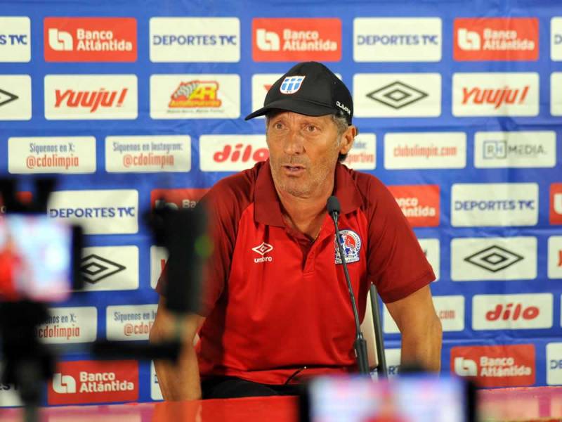 Pedro Troglio habló en conferencia de prensa tras golear al Génesis.