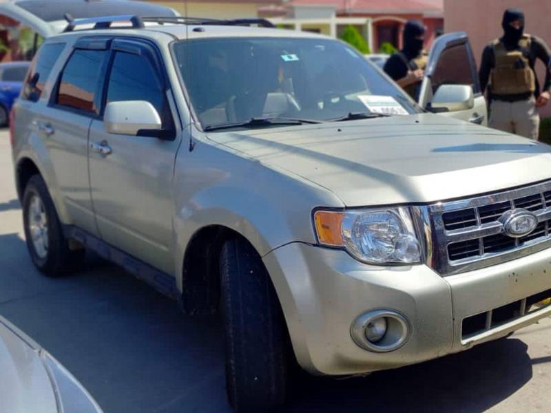 Autoridades buscaban droga en este vehículo inspeccionado.