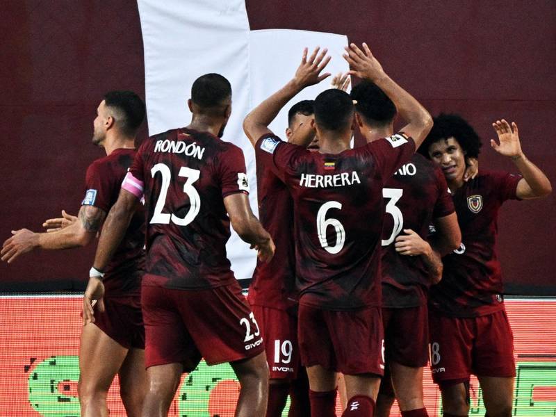 Jugadores de la Selección de Venezuela celebrando un gol contra Chile en la eliminatoria sudamericana.