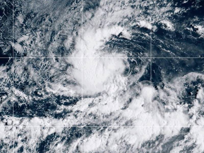 Se prevé que Kiko se intensifique a huracán categoría 2 pero no representa un riesgo para tierra firme.