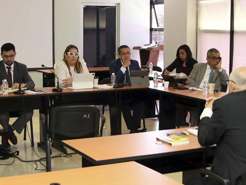 <i><b>La Junta Proponente sesionará mañana a las 2:00 de la tarde en la continuación del proceso.</b></i>