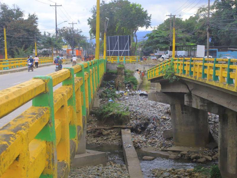 Ya van siete meses desde que fue cerrado el paso en la zona y todavía no empiezan los trabajos a pesar de que se anunciaron en noviembre.