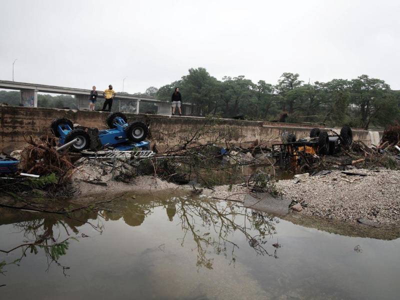 Inundaciones en Texas tras crecida del río San Saba.