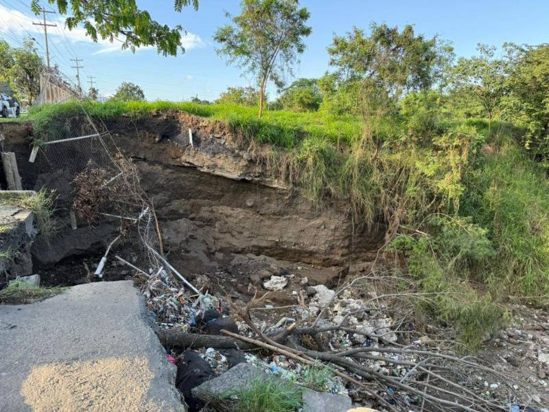 Los conductores y peatones que transitan de sur a norte deben hacerlo con precaución sobre todo a la altura de la Gran Terminal de Buses