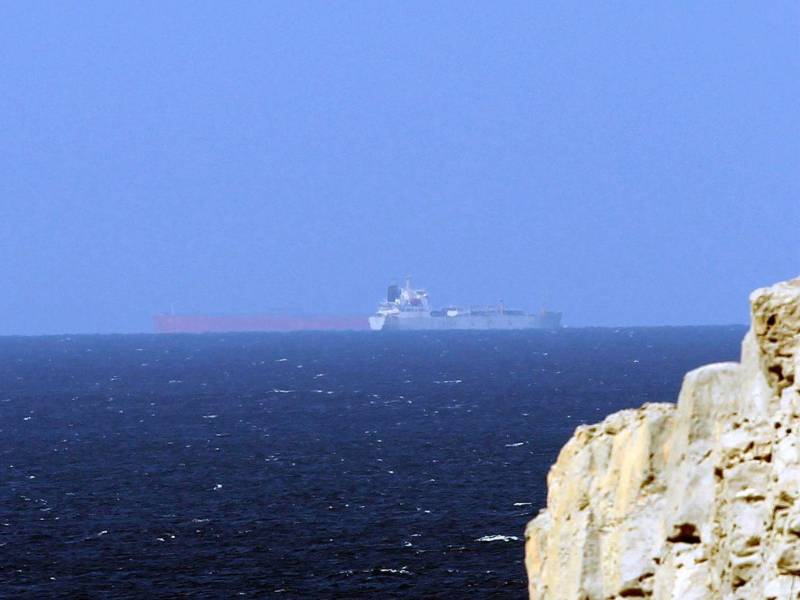 Imagen de archivo de petroleros cruzando el Estrecho de Ormuz, en Omán, antes del conflicto bélico de Estados Unidos e Israel contra Irán el 28 de febrero de 2026.