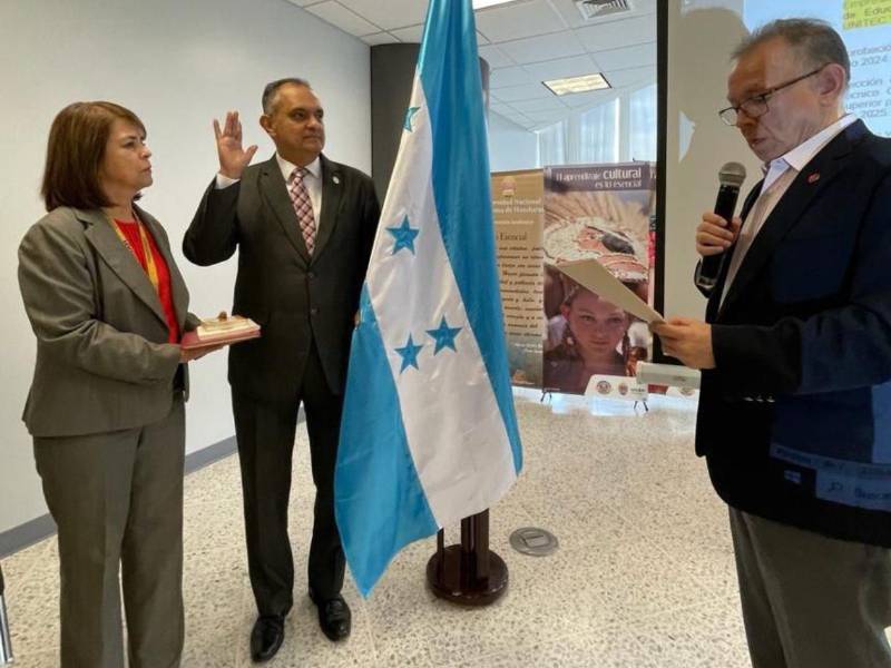 Rector General de UTH, Javier Mejía es juramentado como nuevo presidente del Consejo Técnico Consultivo.