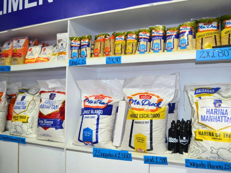 Los visitantes encuentran una amplia variedad de productos a precios insuperables.