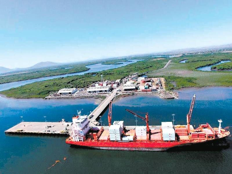 <b><span class=mln_uppercase_mln>ENP.</span></b> El puerto de San Lorenzo necesita obras como el dragado, ampliación del muelle e instalación de dos grúas Post-Panamax.<span class=mln_uppercase_mln> </span>