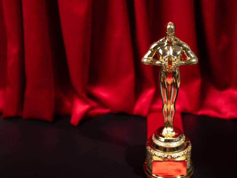 En la historia de los premios de la Academy of Motion Picture Arts and Sciences, acumular una gran cantidad de nominaciones no siempre se traduce en un dominio absoluto durante la gala. Aunque algunas películas han logrado arrasar con premios, otras han protagonizado algunas de las mayores sorpresas al quedarse con menos estatuillas de lo esperado.