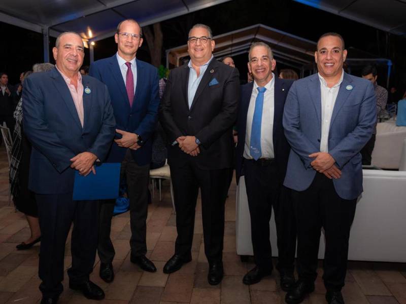 Al evento de celebración de los 25 años de Fundación Ficohsa asistieron Camilo, Luis, Juan Carlos y Javier Atala.