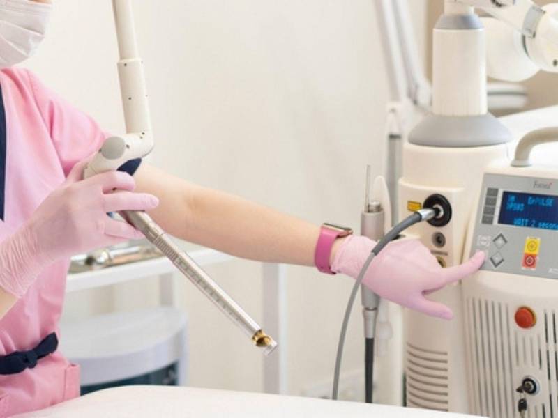 El tratamiento con láser vaginal destaca por ser un procedimiento mínimamente invasivo.