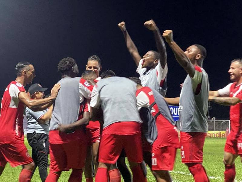 La Real Sociedad tumbó al Real España en Tocoa con una victoria por 2-1.