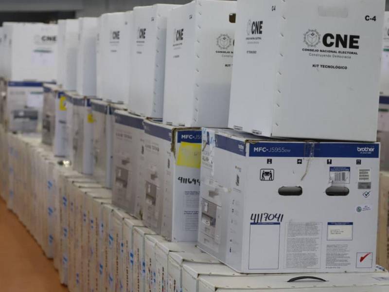 Las maletas electorales están siendo distribuidas a los diferentes municipios del país.