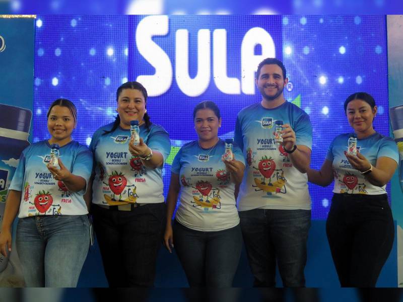 El equipo de Lacthosa durante la presentación del nuevo yogurt Sula Kid.