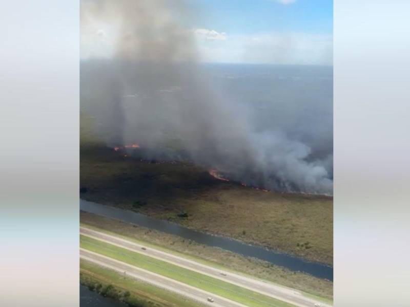 Imagen aérea del incendio en Everglades.