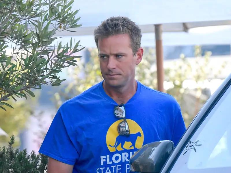 Armie Hammer tilda de “bizarras” las acusaciones de canibalismo