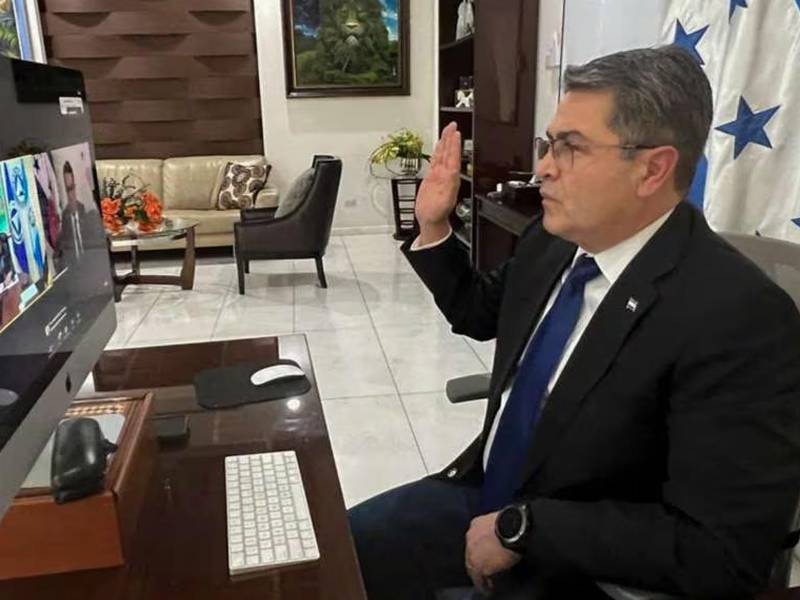 El expresidente de Honduras, Juan Orlando Hernández, durante la juramentación al Parlacen.
