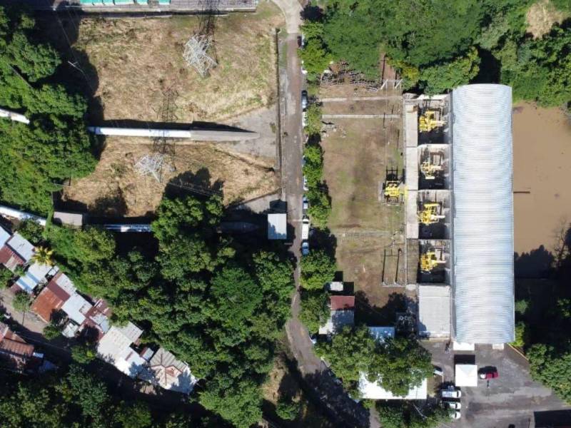 Después de generar electricidad en Cañaveral, el caudal no se desperdicia: continúa su descenso hasta Río Lindo, donde vuelve a ser aprovechado para producir energía.