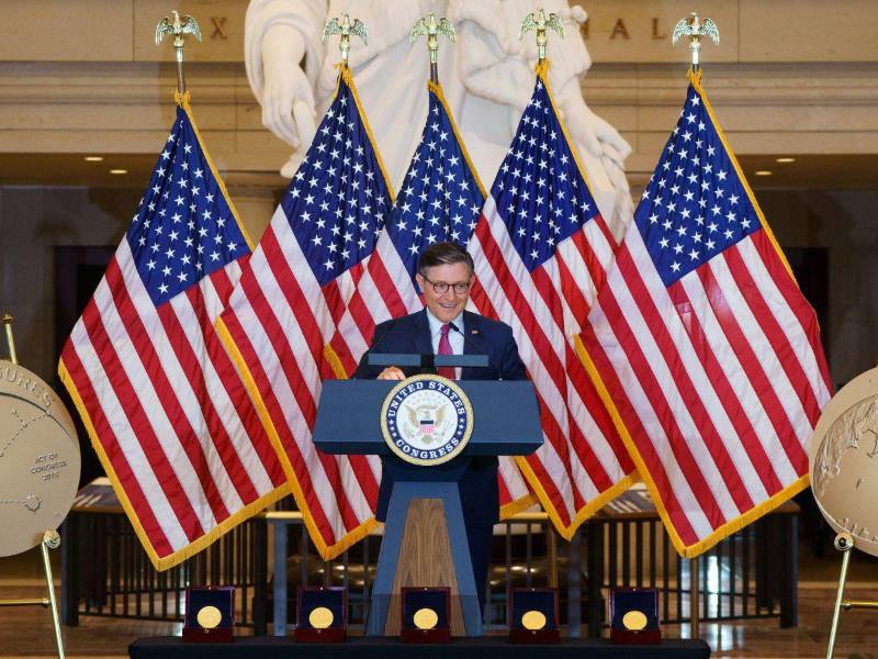 Aunque los republicanos tienen mayoría en la Cámara Baja, catorce congresistas de ese partido se sumaron a la bancada demócrata y votaron en contra del proyecto.