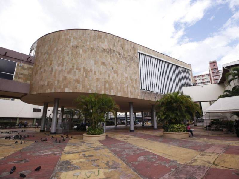 En la primera fase de la instalación del nuevo Congreso Nacional, se elegirá la Junta Directiva Provisional, integrada por un presidente, un vicepresidente y un secretario.