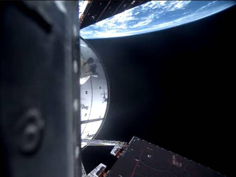 Fotografía cedida por la NASA donde se muestra la nave espacial Orion de la misión Artemis II, en el espacio.