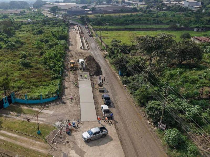 Así se observa el avance de la pavimentación del bulevar desde la 33 hasta la colonia La Providencia en Chamelecón.