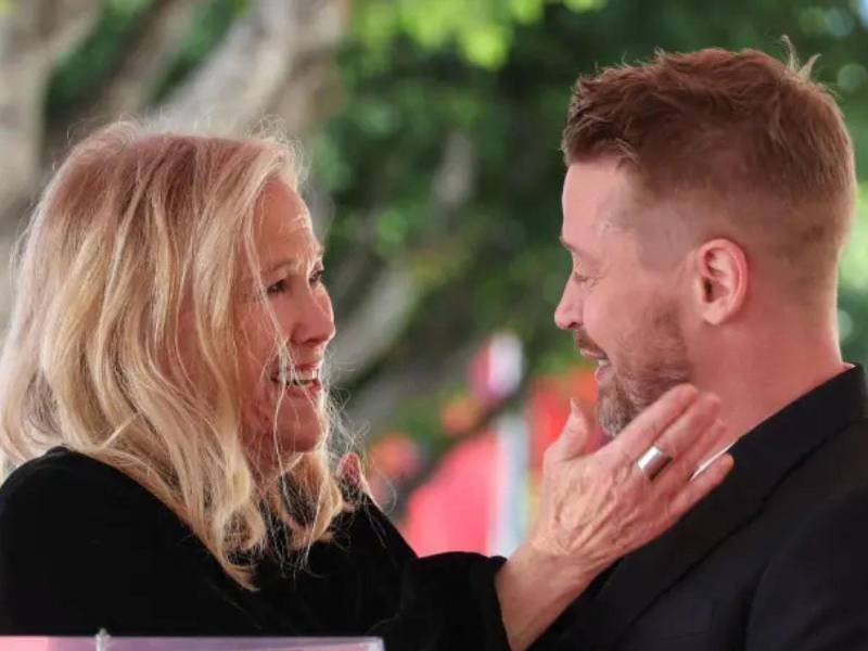 “Mamá, pensé que teníamos tiempo.Yo quería más, fue la sentida reacción de Macaulay Culkin ante la noticia del fallecimiento de Catherine O’Hara.