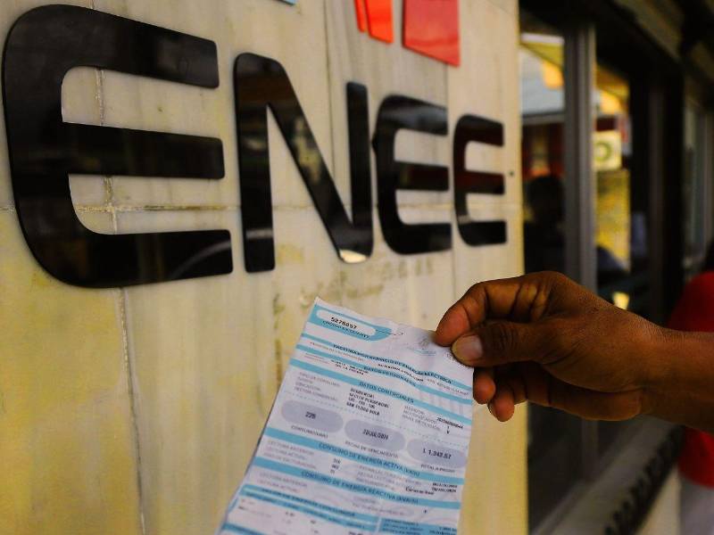La ley crea tres sociedades anónimas unipersonales: Enee Generación, Enee Transmisión y Enee Distribución.