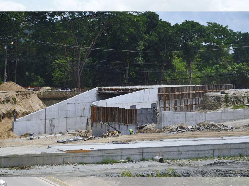 La ejecución de muros armados de salida del túnel forman parte de los avances actuales de la obra
