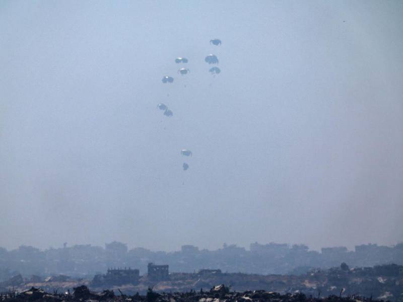Jordanía comenzó a lanzar ayuda humanitaria en la Franja de Gaza, vía aérea.