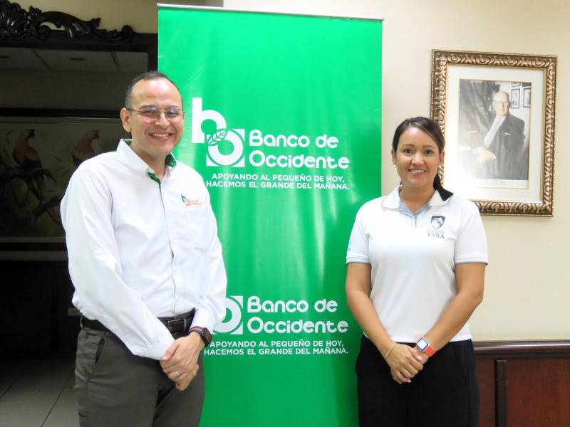 Leonel Rivas, Gerente de Mercadeo de Banco de Occidente junto a Ana Cecilia Pascua del Club Ecuestre Hacienda Tara.
